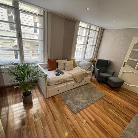 Vintage Home In The Heart Of The City Budapest Exteriör bild