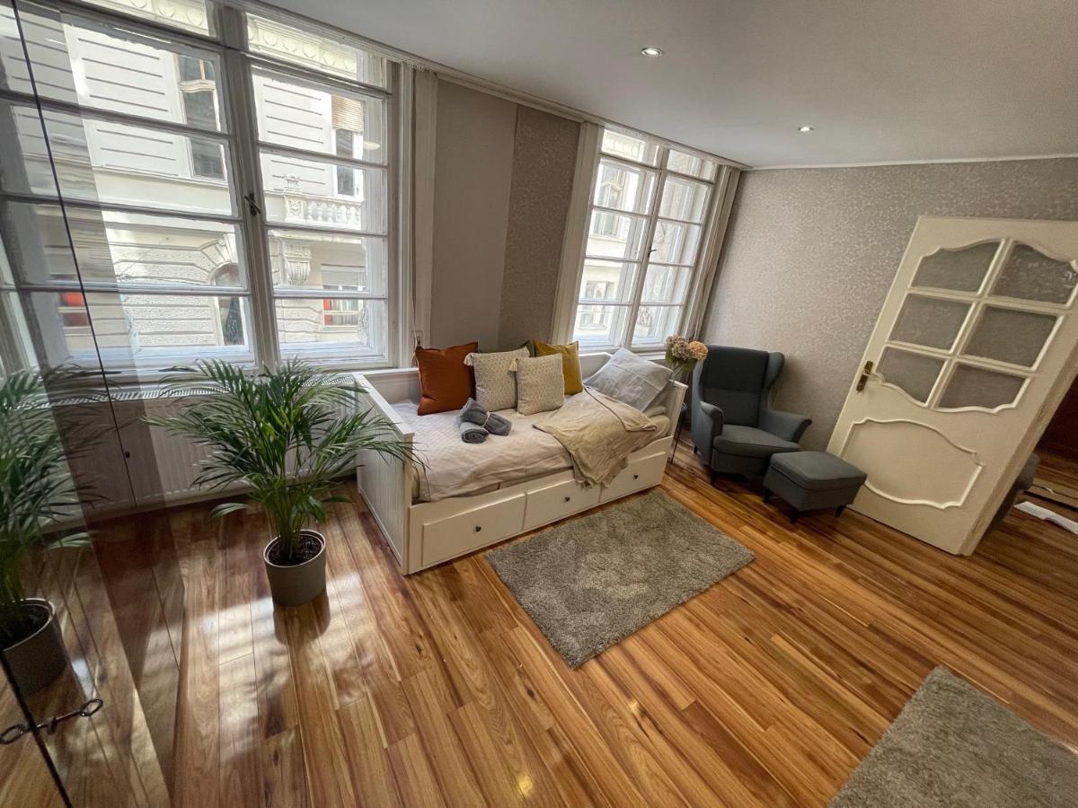 Vintage Home In The Heart Of The City Budapest Exteriör bild
