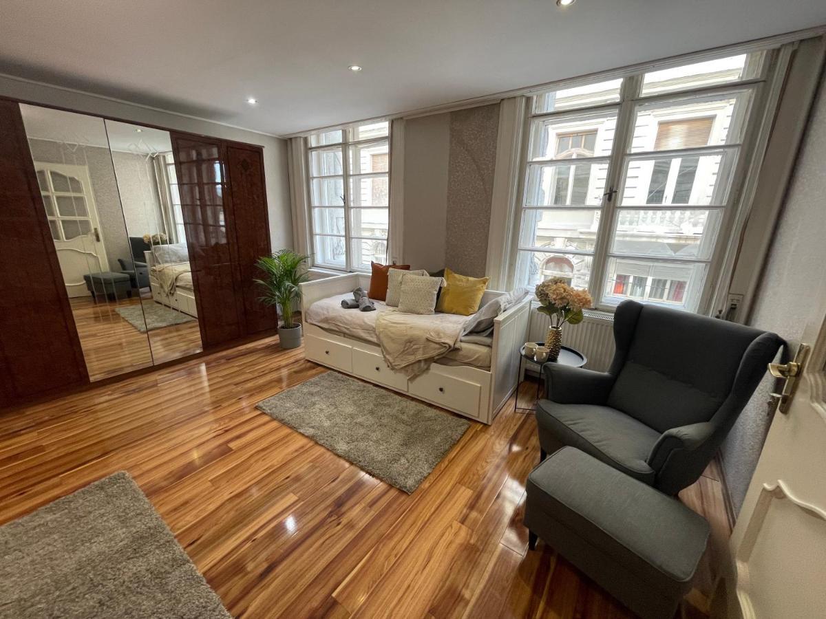 Vintage Home In The Heart Of The City Budapest Exteriör bild