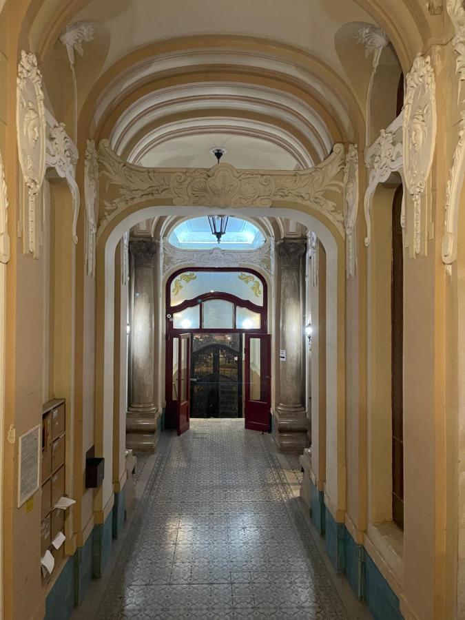 Vintage Home In The Heart Of The City Budapest Exteriör bild
